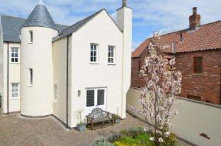 Mackintosh design inspired, pet friendly cottage Latest Offers
