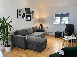 Stylish Cambridge Apartment – Gated Secure Parking Latest Offers