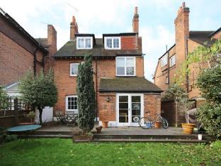 Veeve  Bright Family Home With A Garden Queen Anne S Grove Chiswick Latest Offers