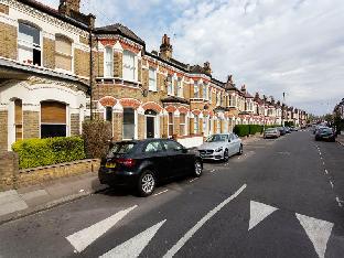 Veeve  2 Bedroom Flat On Dafforne Road Wandsworth Latest Offers