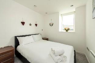 Lovely Home in Media City right by the Quays Latest Offers