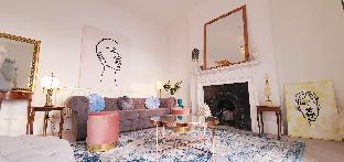 Elegant 5 bed 4 bath ‘Vogue House’ Parisian style home Latest Offers