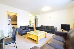 Beautiful TWO BED apartment in Kensington (ZONE 1) Latest Offers
