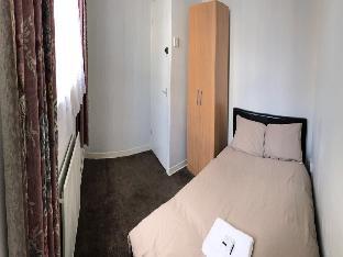 Cosy Double Room close to Victoria Park (Room 4) Latest Offers