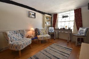 Old Town Bolthole, Hastings, UK. Romantic for 2 Latest Offers