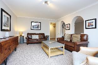 Historic City Centre Apt with Free Secure Parking Latest Offers