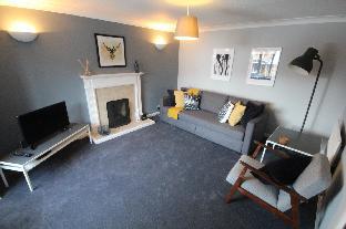 A three bedroom house walking distance of town Latest Offers