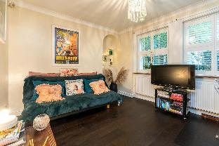 NEW Fantastic 1BD Crystal Palace Flat in London Latest Offers