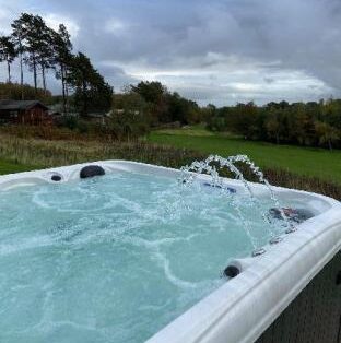 Luxury Hot Tub Lodge, Panoramic Views & Free Golf Latest Offers