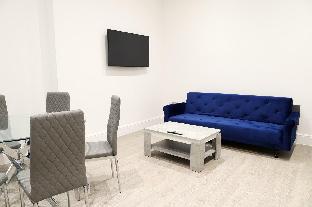 Queen 2 bedroom apartment with en-suite & parking Latest Offers