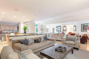 The Heart of Chelsea – Modern & Bright 4BDR Home with Gym, Parking & Patio Latest Offers