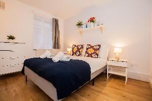 New 3 bed 2 bath Apartment in Clapham FREE Parking Latest Offers