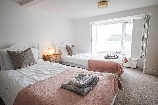 New 2020 Beach Front Cottage Sleeps 6 Dog Friendly Latest Offers