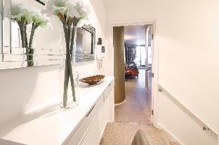 Modern 2 bedroom 2 bathroom in Kensington Latest Offers