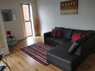 Spacious 2 Bed Central Apartment + Free Parking Latest Offers