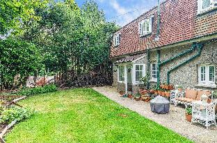 Exclusive Charming Cottage in Surrey Latest Offers